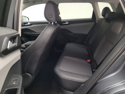 Used 2023 Volkswagen Taos SE w/ Panoramic Sunroof Package FWD image 18