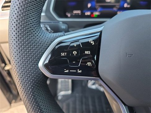 Certified 2024 Volkswagen Tiguan SE R-Line image 28