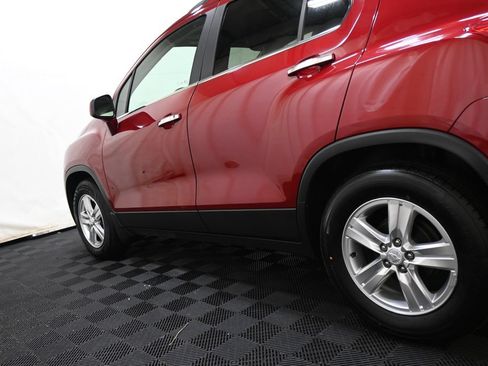 Used 2019 Chevrolet Trax LT w/ LT Convenience Package FWD image 12