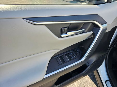 Used 2025 Toyota RAV4 XLE image 20