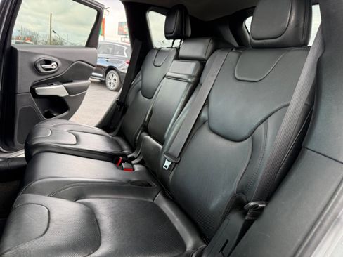 Used 2017 Jeep Cherokee Overland AWD/4WD image 31