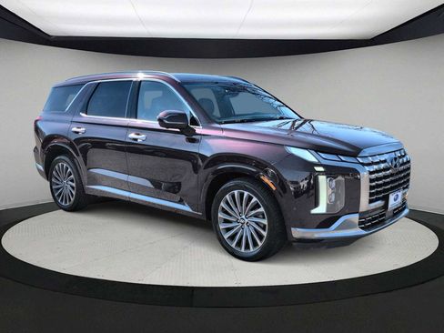 Used 2024 Hyundai Palisade Calligraphy image 2