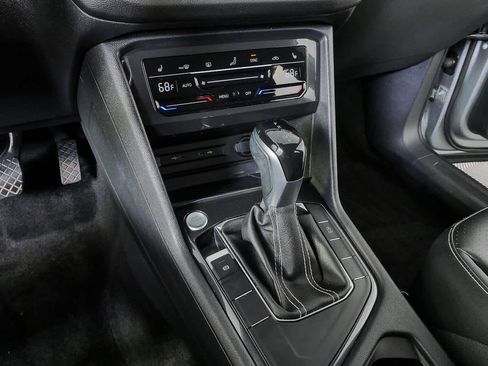 Certified 2023 Volkswagen Tiguan SE FWD image 15