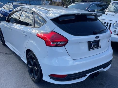 Used 2017 Ford Focus ST FWD image 4