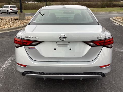Used 2021 Nissan Sentra SV image 3