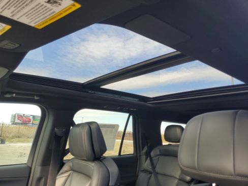 New 2025 Lincoln Navigator L Reserve w/ Jet Appearance Package image 11