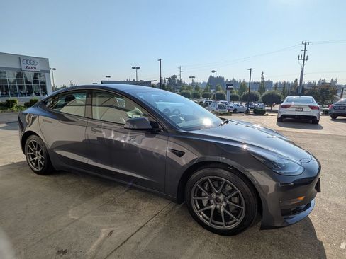 Used 2022 Tesla Model 3 Long Range AWD/4WD image 7