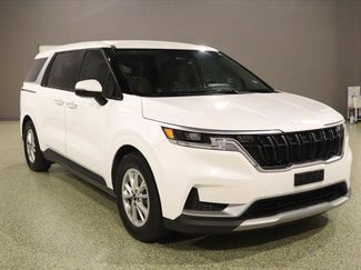 Used 2024 Kia Carnival LX video 1