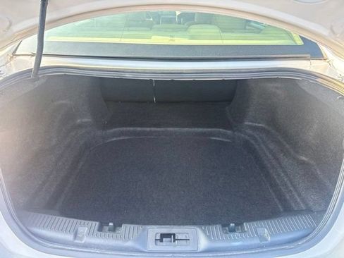 Used 2018 Ford Taurus SE FWD image 15
