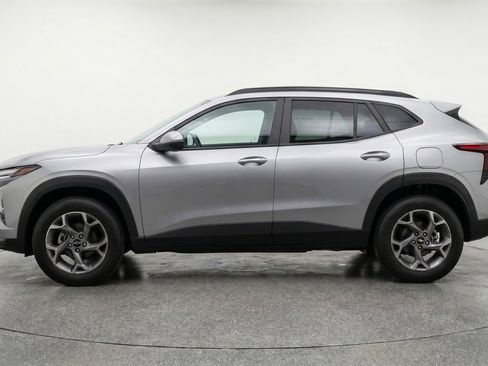 Used 2025 Chevrolet Trax LT FWD image 5