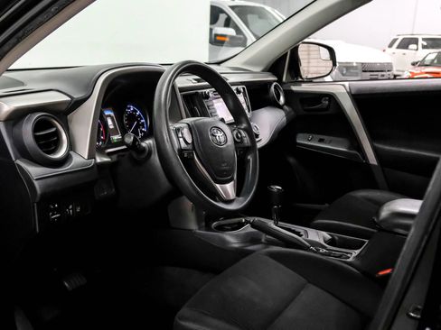 Used 2017 Toyota RAV4 LE FWD image 2