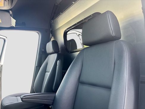 Used 2025 Mercedes-Benz Sprinter 2500 image 33