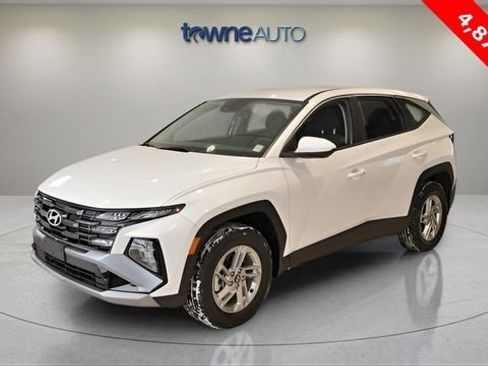 Used 2025 Hyundai Tucson SE image 1
