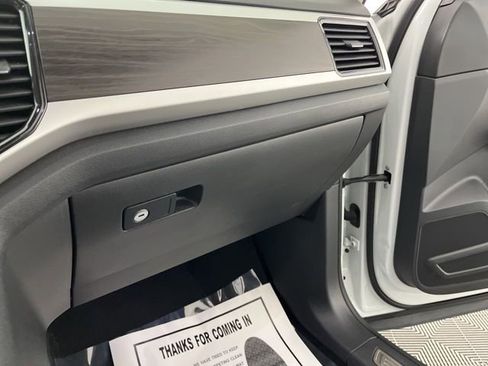 Used 2023 Volkswagen Atlas SE image 37