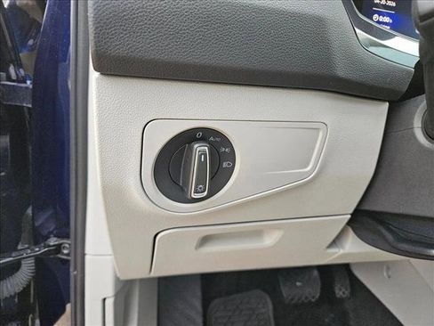 Used 2024 Volkswagen Tiguan SE image 24