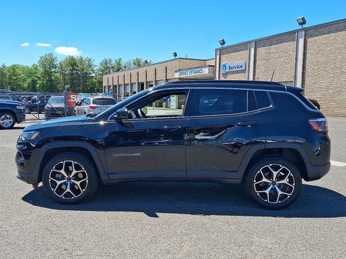 Used 2025 Jeep Compass Limited AWD/4WD image 4