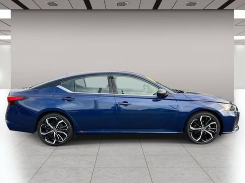Used 2024 Nissan Altima 2.5 SR FWD image 2