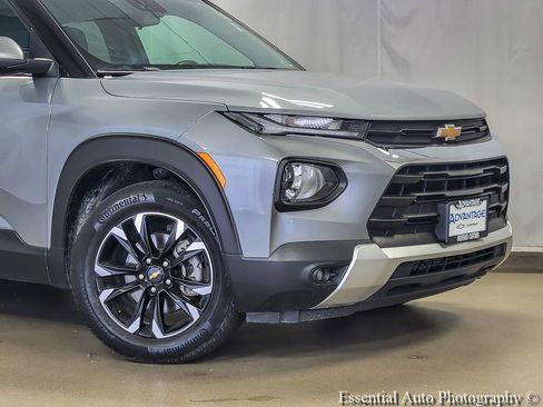 Used 2023 Chevrolet TrailBlazer LT FWD image 2
