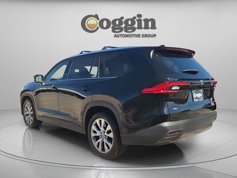 Used 2024 Toyota Grand Highlander XLE image 4