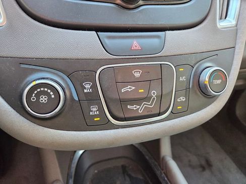 Used 2018 Chevrolet Malibu LT image 10