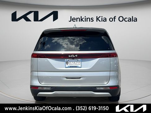 Used 2023 Kia Carnival LX FWD image 4
