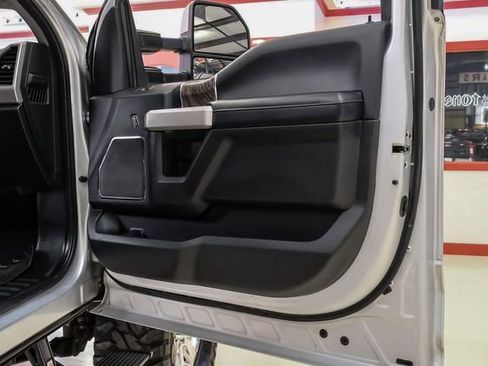 Used 2019 Ford F250 Lariat w/ Lariat Value Package image 38