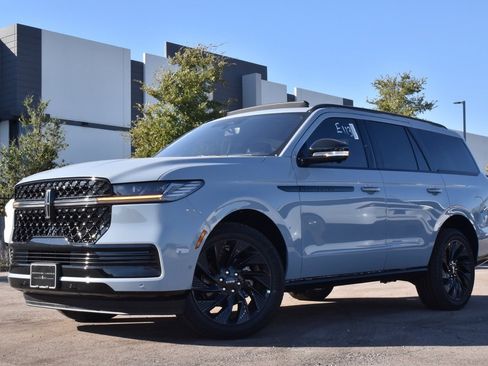 New 2025 Lincoln Navigator Reserve w/ Jet Appearance Package image 1