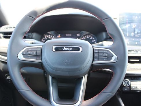 Used 2025 Jeep Compass Trailhawk AWD/4WD image 34