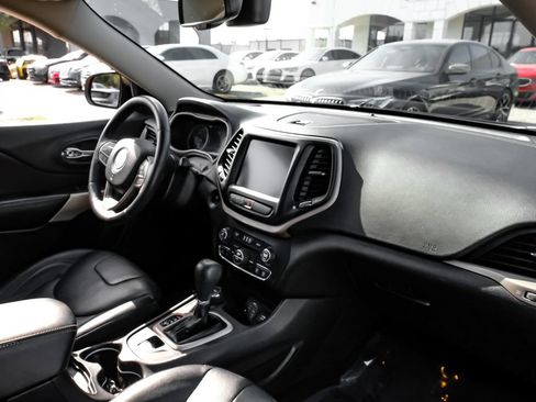 Used 2017 Jeep Cherokee Limited w/ Luxury Group AWD/4WD image 9