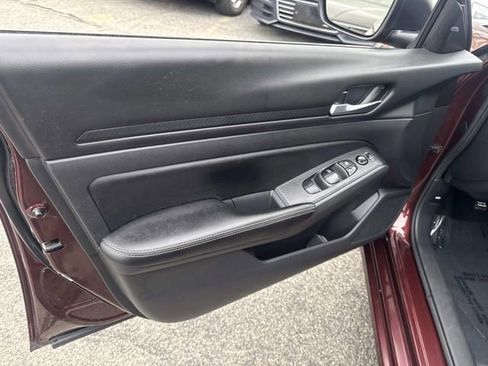 Used 2024 Nissan Altima 2.5 SV image 19