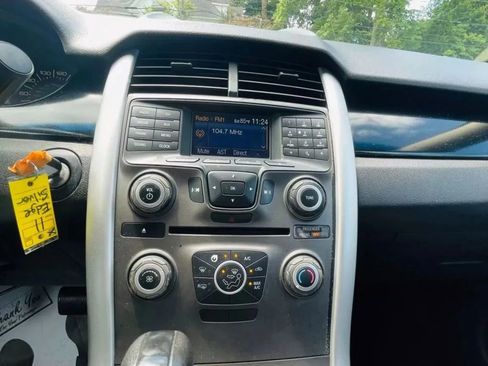 Used 2011 Ford Edge SE image 24