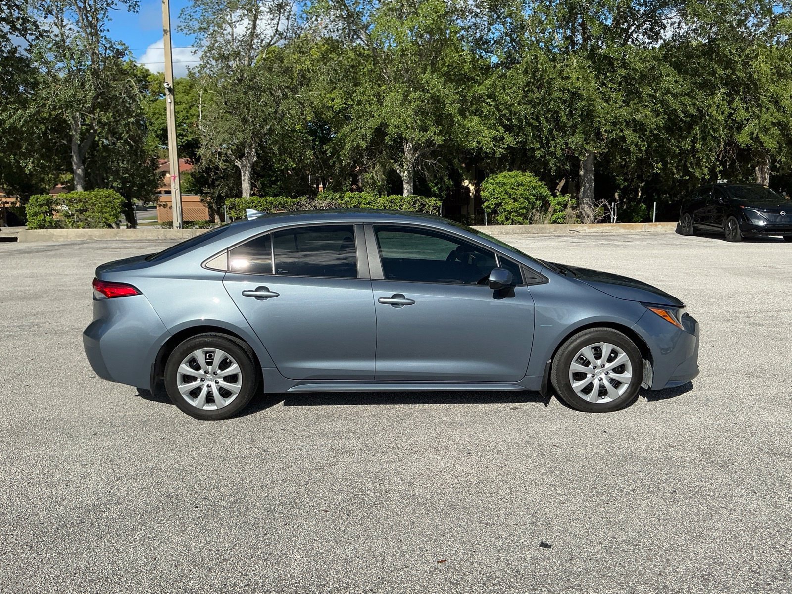 Used 2025 Toyota Corolla LE FWD image 11