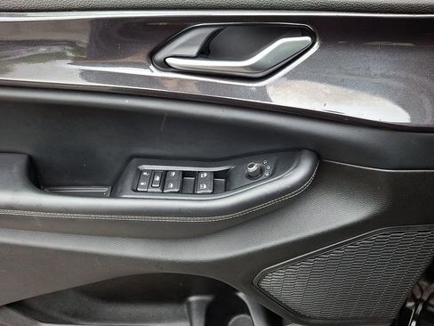 Used 2023 Jeep Grand Cherokee Laredo image 13