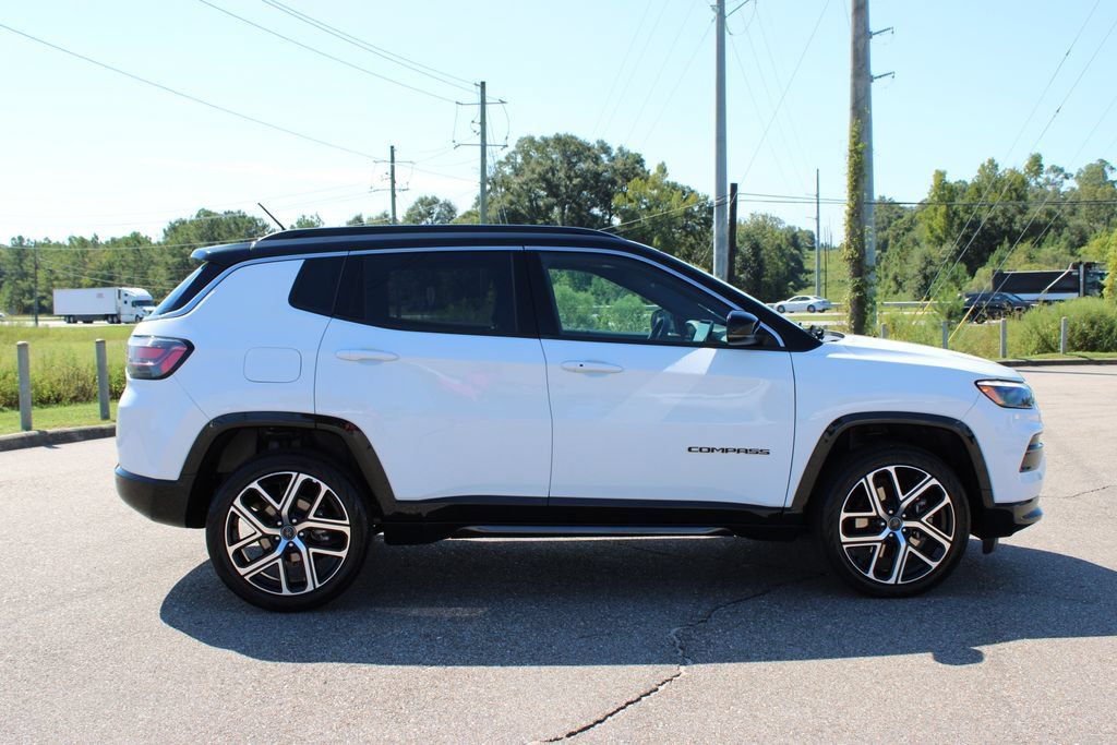 Used 2025 Jeep Compass Limited w/ Elite Group AWD/4WD image 15
