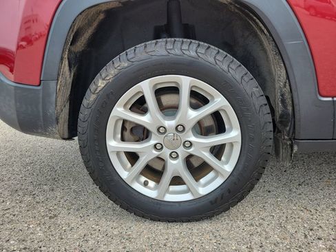 Used 2015 Jeep Cherokee Latitude FWD image 5