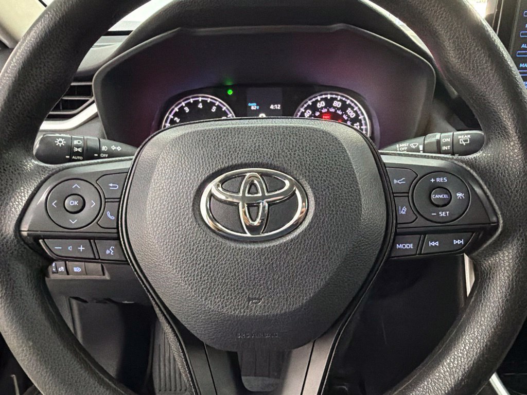 Used 2021 Toyota RAV4 XLE AWD/4WD image 16