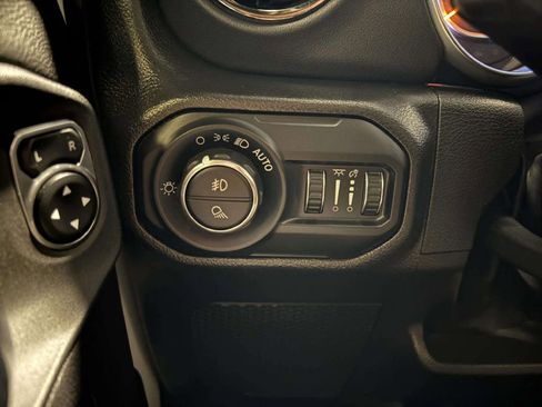 Used 2022 Jeep Gladiator Overland image 46