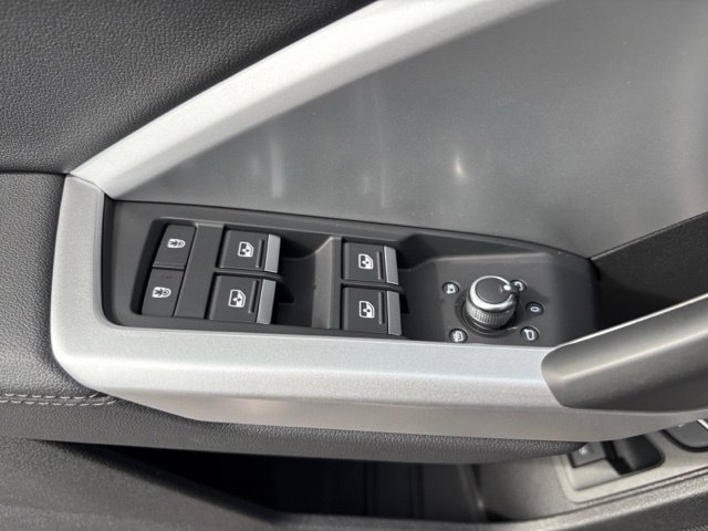 Used 2024 Audi Q3 2.0T Premium w/ Convenience Package AWD/4WD image 9