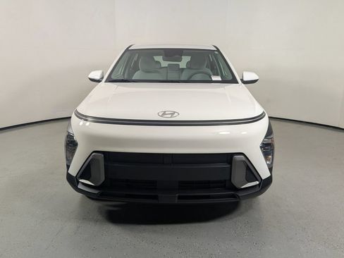 Used 2024 Hyundai Kona SE FWD image 2