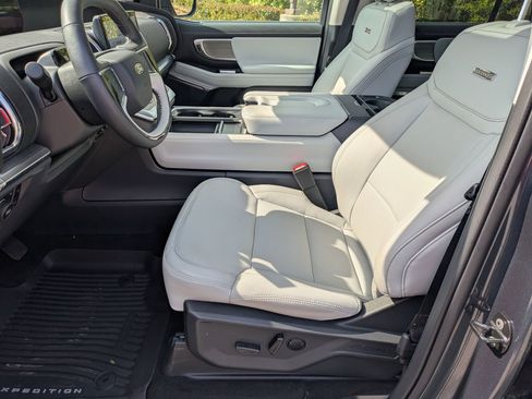 Certified 2025 Ford Expedition Platinum w/ Driver's Package image 15