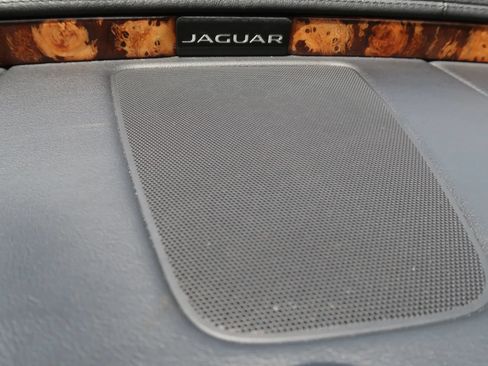 Used 2016 Jaguar XJ R-Sport RWD image 35