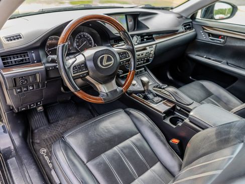 Used 2018 Lexus ES 350 w/ Ultra Luxury Package FWD image 14
