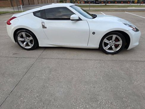 Used 2011 Nissan 370Z Touring image 11