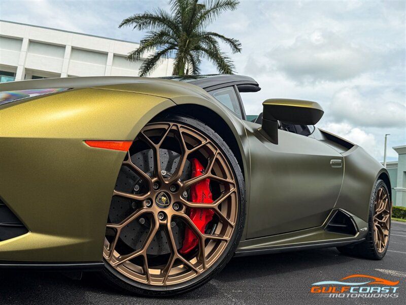 Used 2022 Lamborghini Huracan EVO RWD image 11