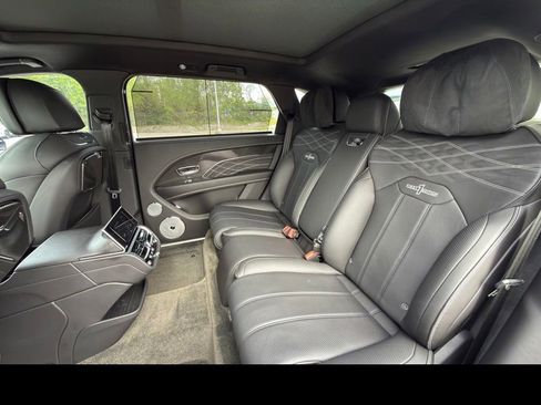 Used 2023 Bentley Bentayga Extended Wheelbase AWD/4WD image 15