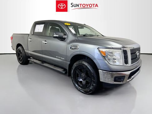 Used 2017 Nissan Titan SV RWD image 1