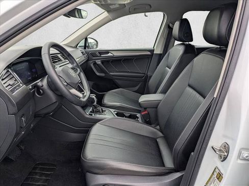 Used 2022 Volkswagen Tiguan SE FWD image 15