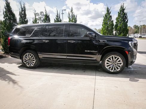 Used 2023 GMC Yukon XL Denali Ultimate image 11