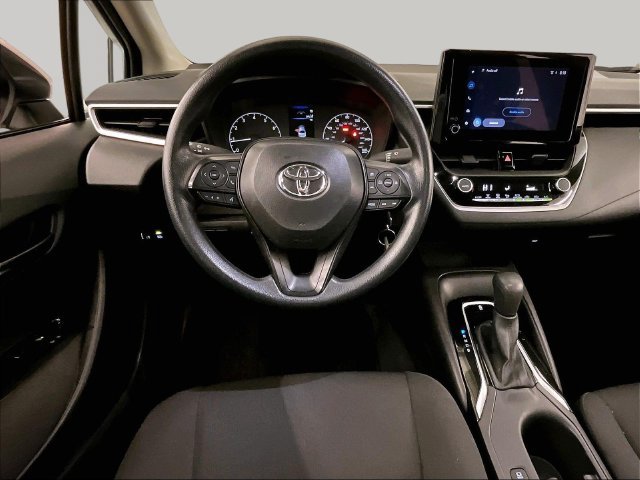 Used 2025 Toyota Corolla LE FWD image 5