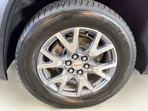 Used 2020 GMC Acadia SLT w/ Driver Alert Package II image 40